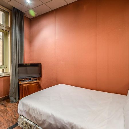 Castro Pretorio Easy Rooms โรม ภายนอก รูปภาพ