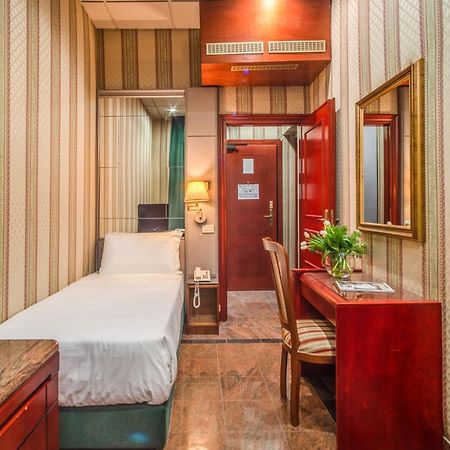 Castro Pretorio Easy Rooms โรม ภายนอก รูปภาพ