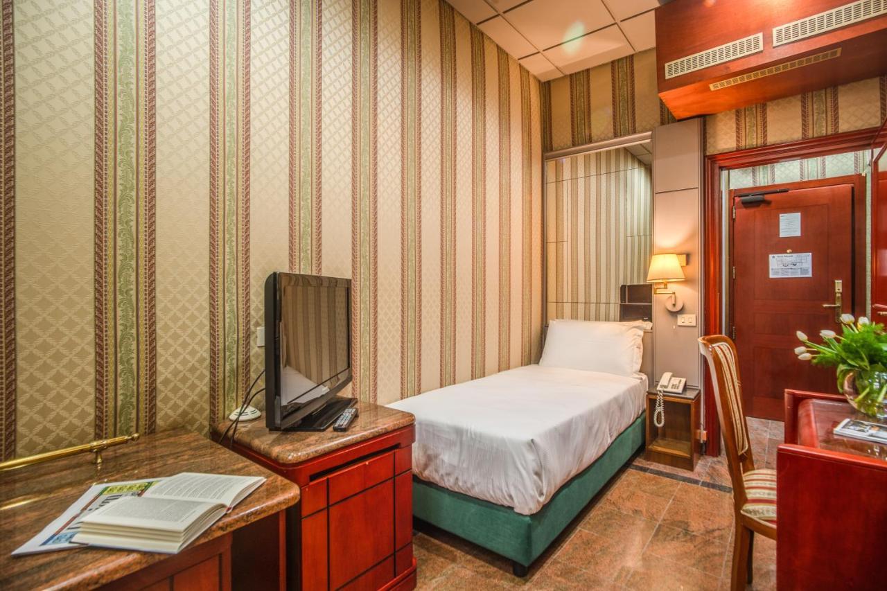 Castro Pretorio Easy Rooms โรม ภายนอก รูปภาพ