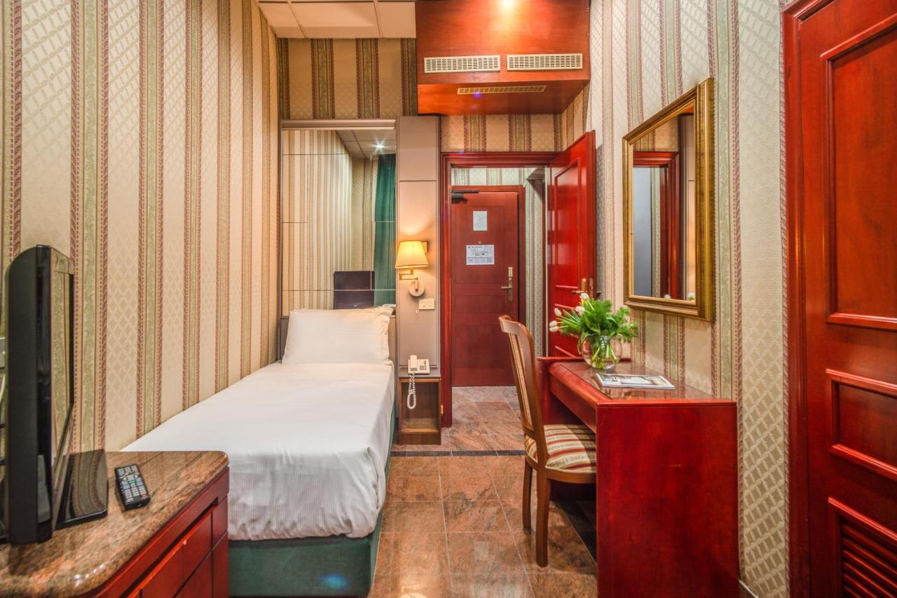 Castro Pretorio Easy Rooms โรม ภายนอก รูปภาพ