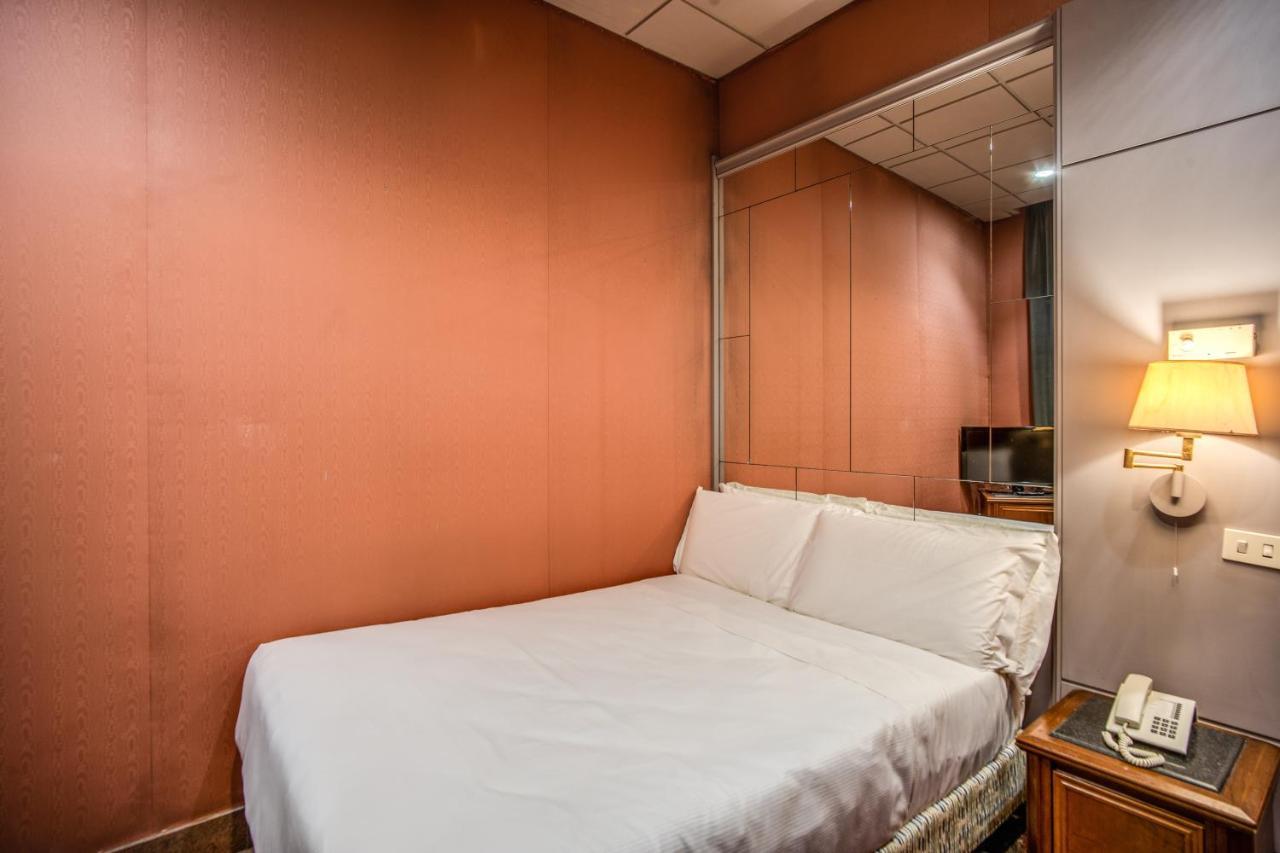 Castro Pretorio Easy Rooms โรม ภายนอก รูปภาพ
